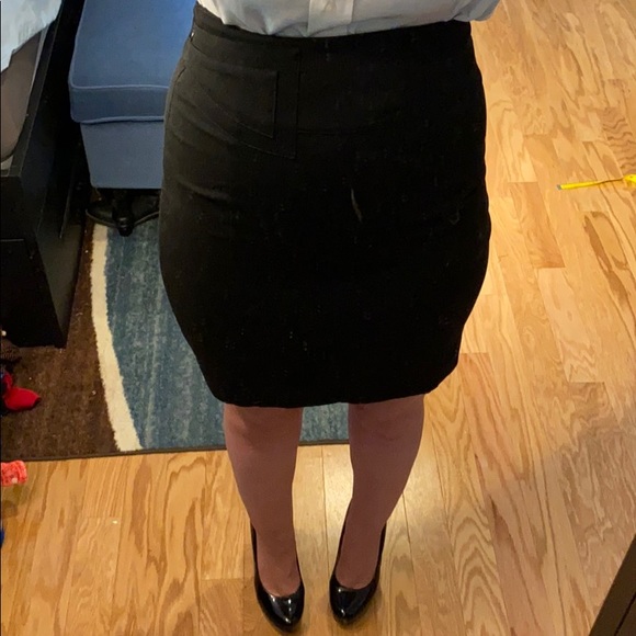 Express pencil skirt in black size 4 - Picture 2 of 10